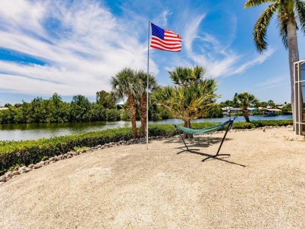 Beautiful Vacation Rental in Englewood - Book Your Stay!