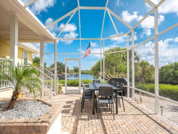 Beautiful Vacation Rental in Englewood - Book Your Stay!