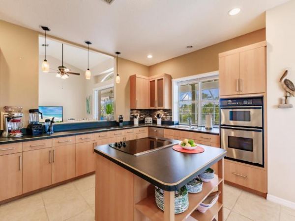Beautiful Vacation Rental in Englewood - Book Your Stay!