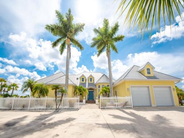 Beautiful Vacation Rental in Englewood - Book Your Stay!