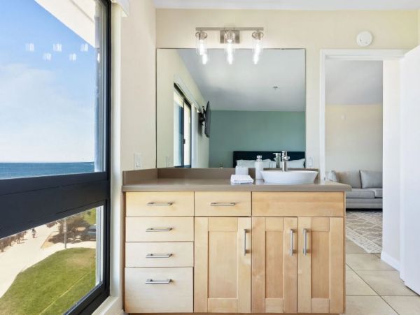 Stunning Vacation Rental in Pacific Beach - Ocean Views Await!
