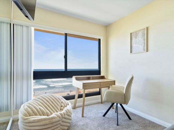 Stunning Vacation Rental in Pacific Beach - Ocean Views Await!
