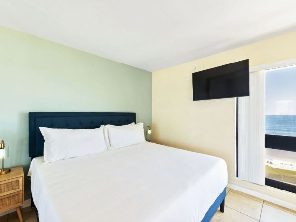 Stunning Vacation Rental in Pacific Beach - Ocean Views Await!