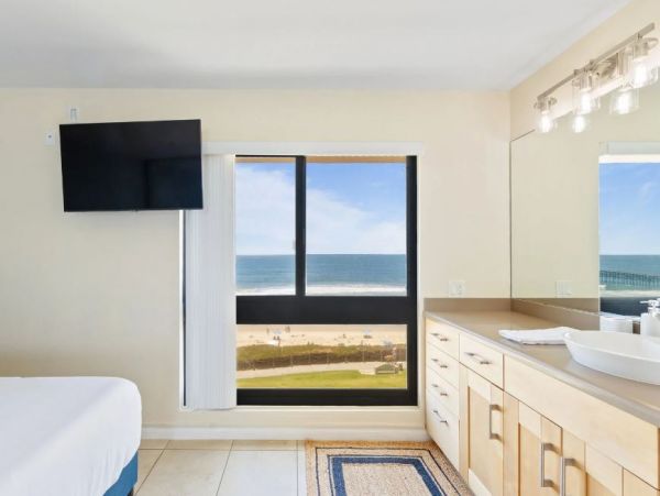 Stunning Vacation Rental in Pacific Beach - Ocean Views Await!