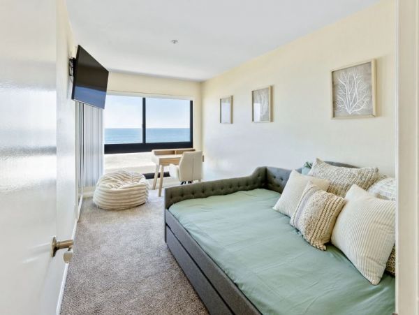 Stunning Vacation Rental in Pacific Beach - Ocean Views Await!