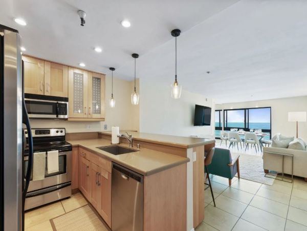Stunning Vacation Rental in Pacific Beach - Ocean Views Await!