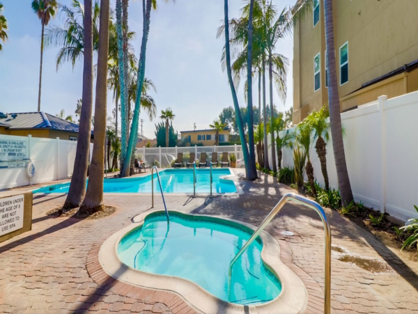 Beachfront Vacation Rental with One Bedroom