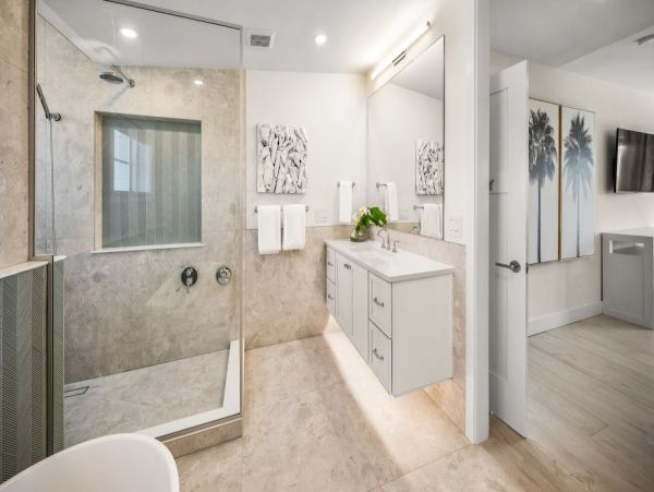 Luxury Five Bedroom Vacation Rental Steps from Siesta Key Beach