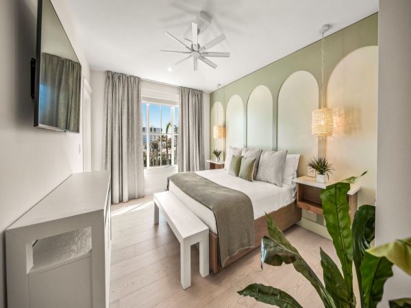 Luxury Five Bedroom Vacation Rental Steps from Siesta Key Beach