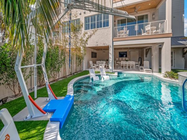Luxury Five Bedroom Vacation Rental Steps from Siesta Key Beach
