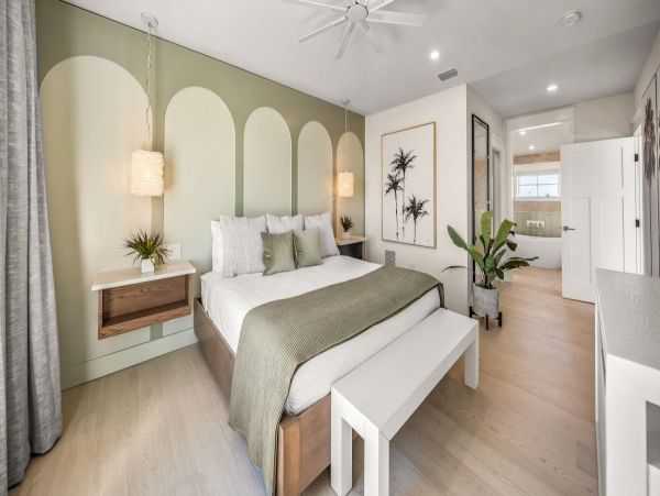 Luxury Five Bedroom Vacation Rental Steps from Siesta Key Beach