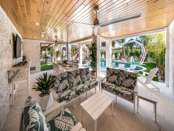Luxury Five Bedroom Vacation Rental Steps from Siesta Key Beach