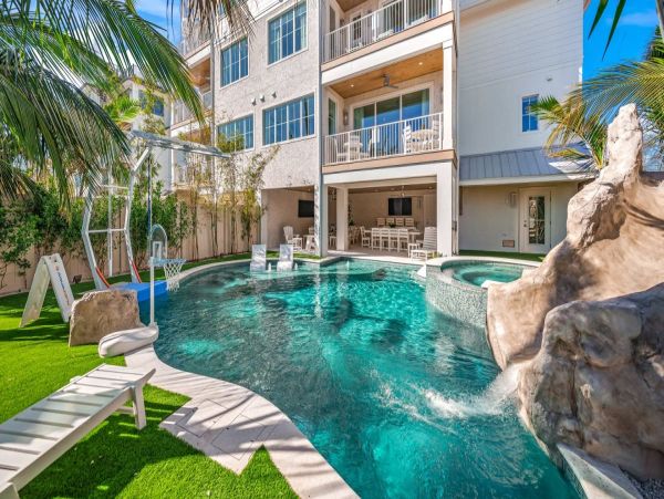 Luxury Five Bedroom Vacation Rental Steps from Siesta Key Beach