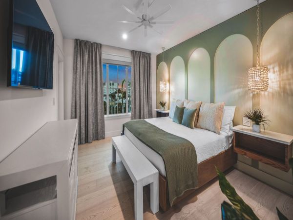 Luxury Five Bedroom Vacation Rental Steps from Siesta Key Beach