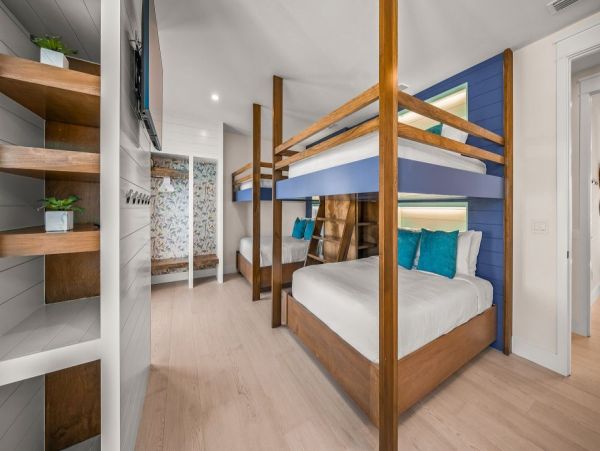 Luxury Five Bedroom Vacation Rental Steps from Siesta Key Beach