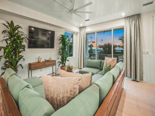 Luxury Five Bedroom Vacation Rental Steps from Siesta Key Beach
