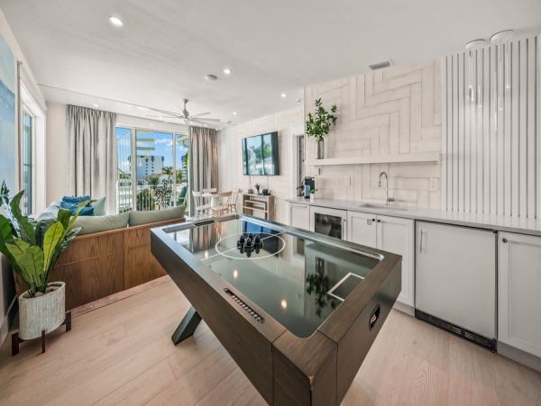 Luxury Five Bedroom Vacation Rental Steps from Siesta Key Beach