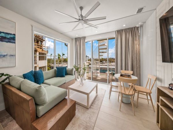 Luxury Five Bedroom Vacation Rental Steps from Siesta Key Beach