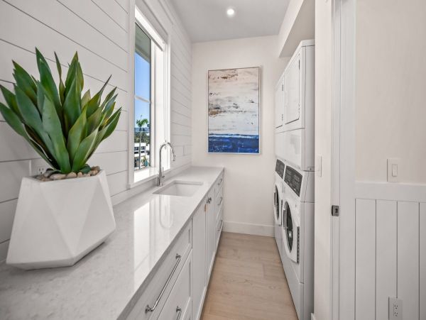 Luxury Five Bedroom Vacation Rental Steps from Siesta Key Beach
