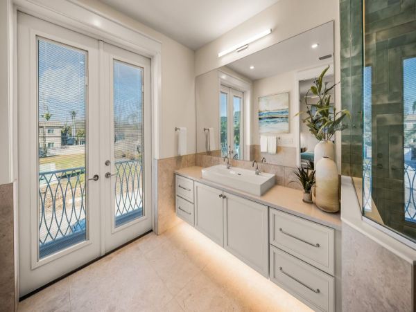 Luxury Five Bedroom Vacation Rental Steps from Siesta Key Beach
