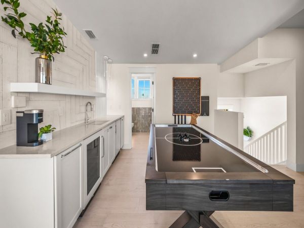 Luxury Five Bedroom Vacation Rental Steps from Siesta Key Beach