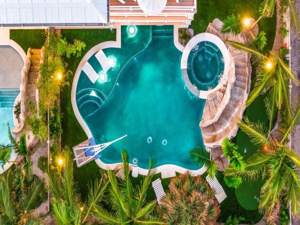 Luxury Five Bedroom Vacation Rental Steps from Siesta Key Beach