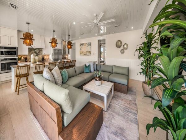 Luxury Five Bedroom Vacation Rental Steps from Siesta Key Beach