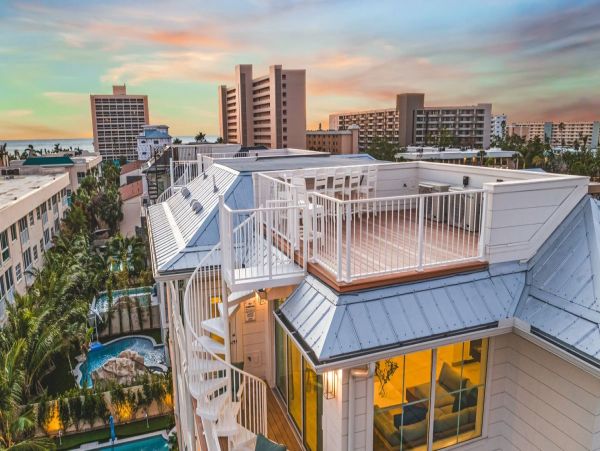 Luxury Five Bedroom Vacation Rental Steps from Siesta Key Beach