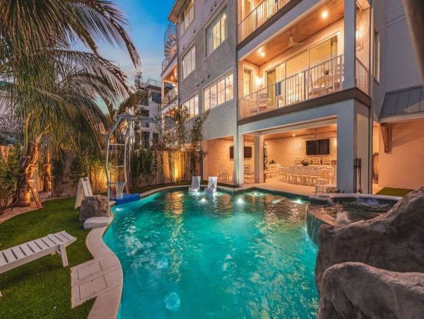 Luxury Five Bedroom Vacation Rental Steps from Siesta Key Beach