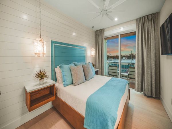 Luxury Five Bedroom Vacation Rental Steps from Siesta Key Beach