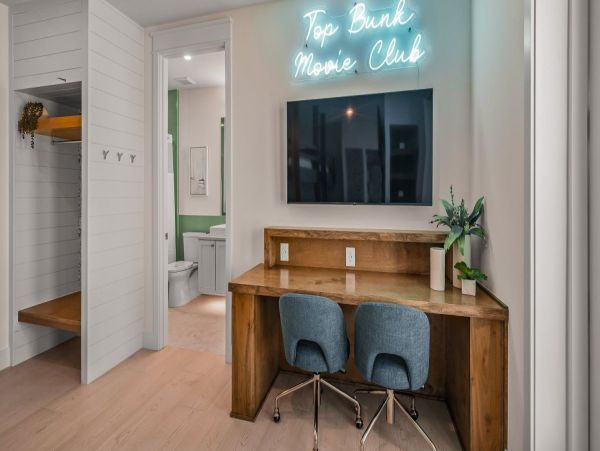 Luxury Five Bedroom Vacation Rental Steps from Siesta Key Beach