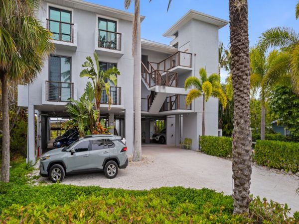 A Rare Find Holmes Beach Rental Direct Beach Walk- Out