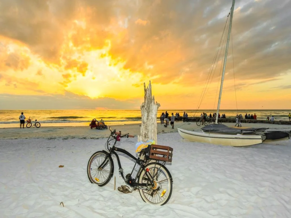 Siesta Key Luxury Vacation Rental - Four-Bedroom Private Pool Home