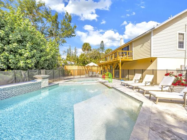 Siesta Key Luxury Vacation Rental - Four-Bedroom Private Pool Home