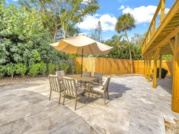 Siesta Key Luxury Vacation Rental - Four-Bedroom Private Pool Home
