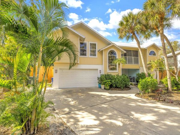Siesta Key Luxury Vacation Rental - Four-Bedroom Private Pool Home