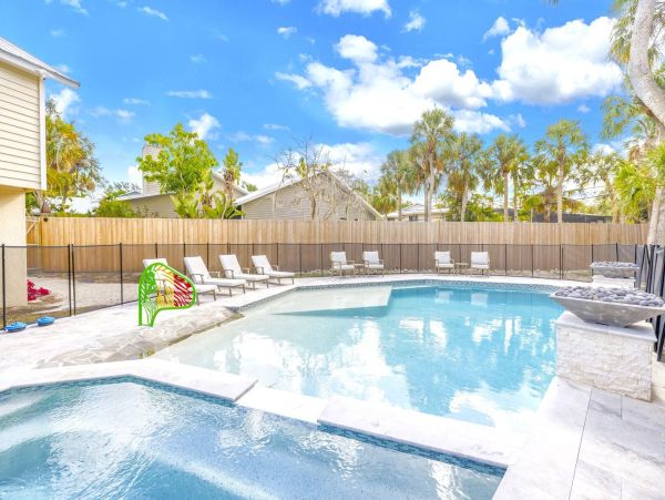 Siesta Key Luxury Vacation Rental - Four-Bedroom Private Pool Home