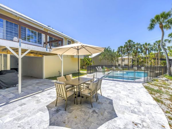 Siesta Key Luxury Vacation Rental - Four-Bedroom Private Pool Home