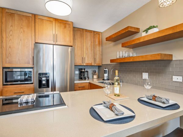 Honolulu Condo: Ocean Views, Steps from Waikiki Beach