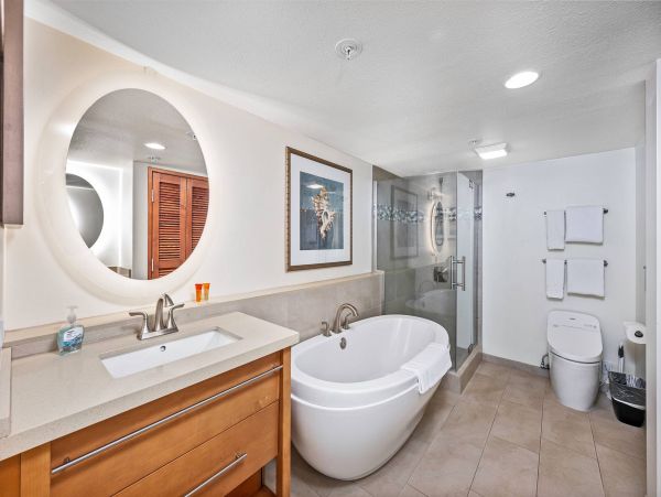 Honolulu Condo: Ocean Views, Steps from Waikiki Beach
