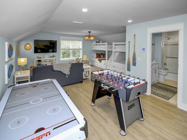 Coastal Perfect Getaway with 5 Bedrooms & Amazing Amenities