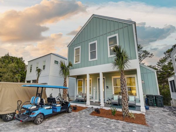Coastal Perfect Getaway with 5 Bedrooms & Amazing Amenities