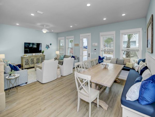 Coastal Perfect Getaway with 5 Bedrooms & Amazing Amenities