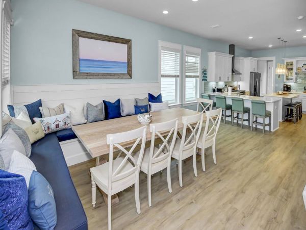Coastal Perfect Getaway with 5 Bedrooms & Amazing Amenities
