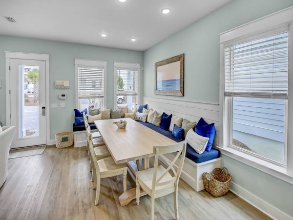 Coastal Perfect Getaway with 5 Bedrooms & Amazing Amenities