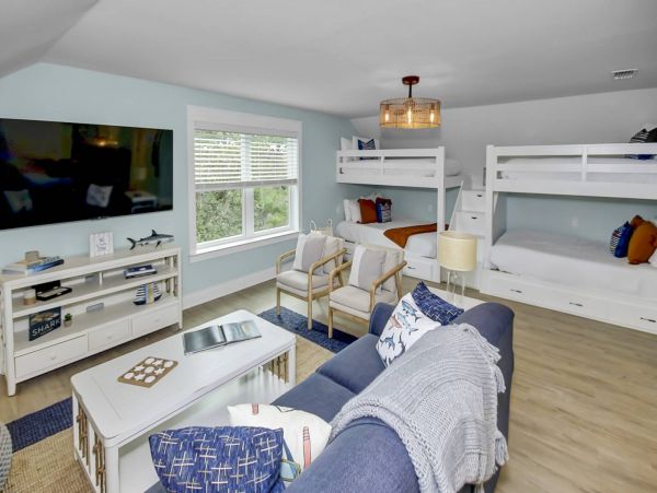 Coastal Perfect Getaway with 5 Bedrooms & Amazing Amenities
