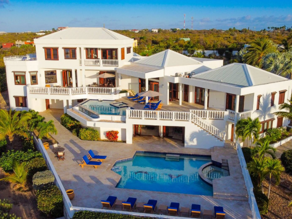 Luxury Vacation Estate with 22 Bedrooms in Dominican Republic