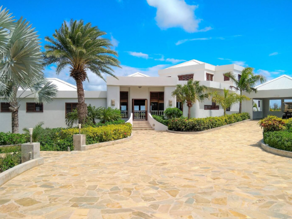 Luxury Vacation Estate with 22 Bedrooms in Dominican Republic
