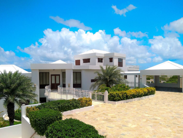 Luxury Vacation Estate with 22 Bedrooms in Dominican Republic