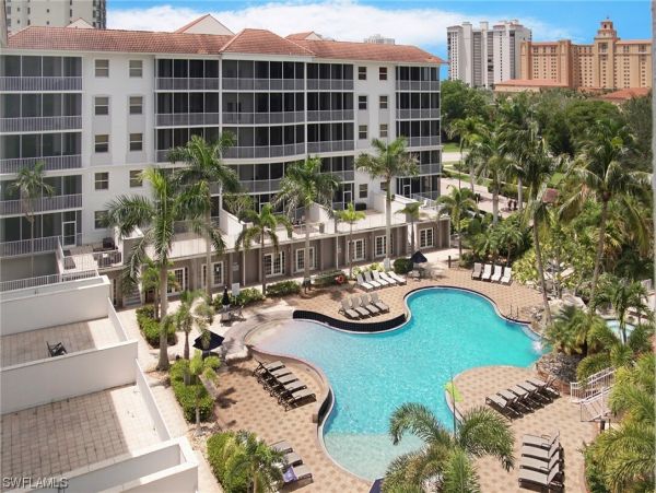 Luxury Vacation Rental in Naples: Your Tropical Escape